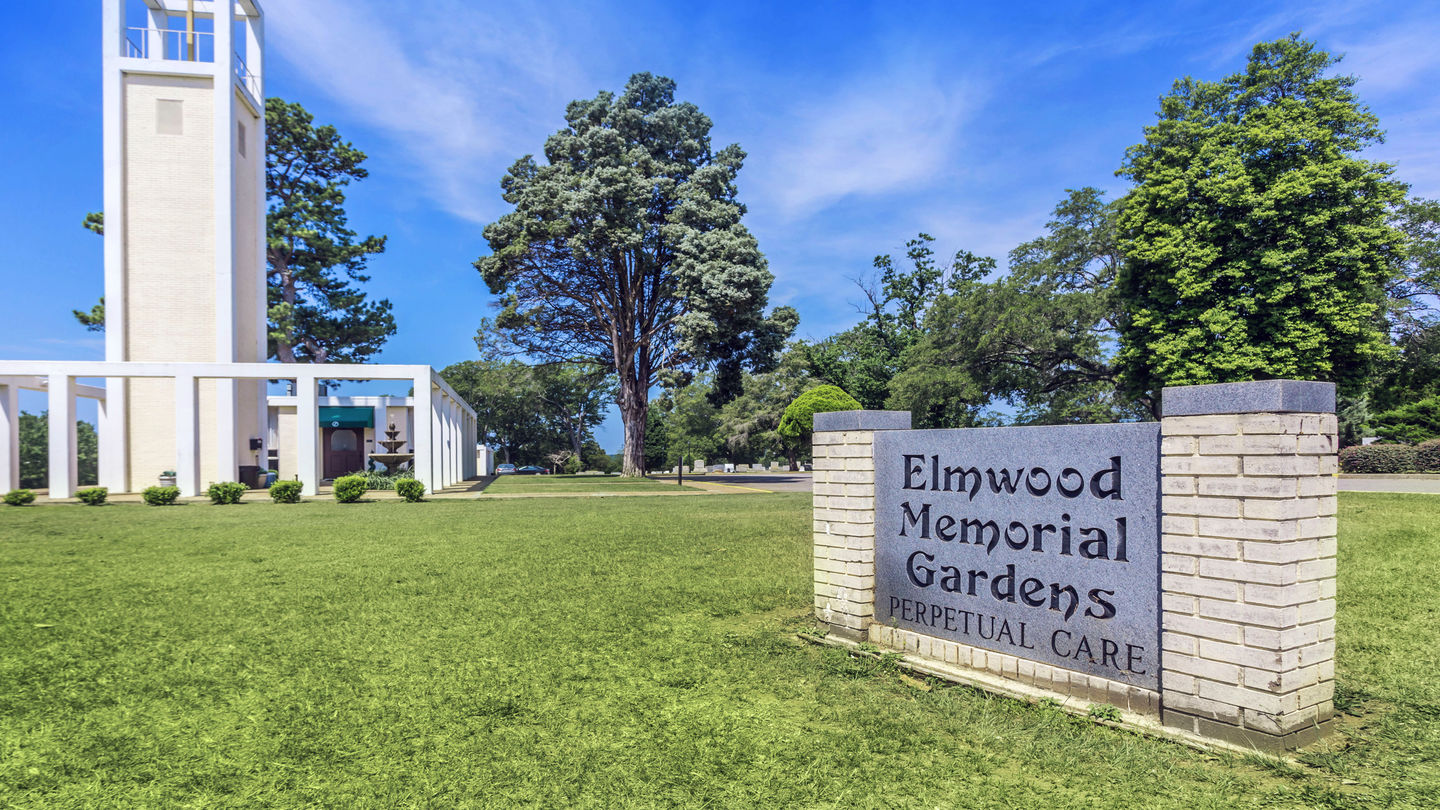 Front exterior building at Elmwood Funeral Home & Cremation Service