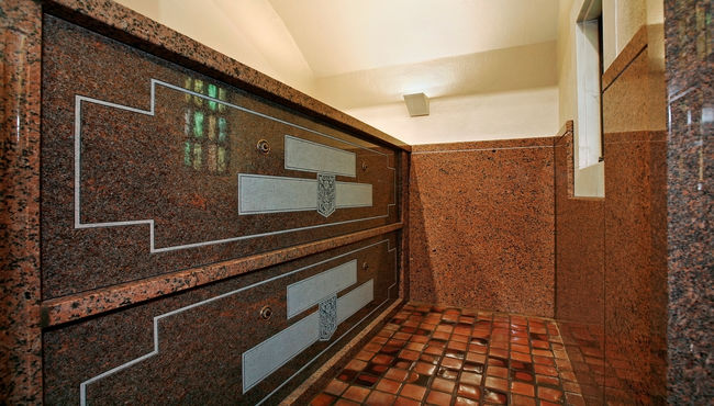 Private Family Room at Chapel Hill Gardens West Cemetery 