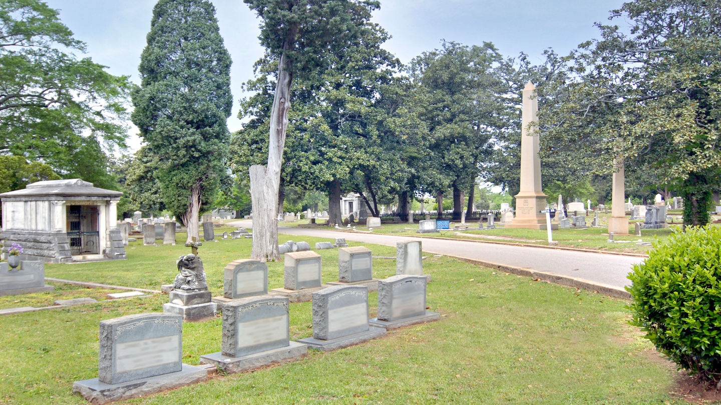 Grounds at Elmwood Cemetery
