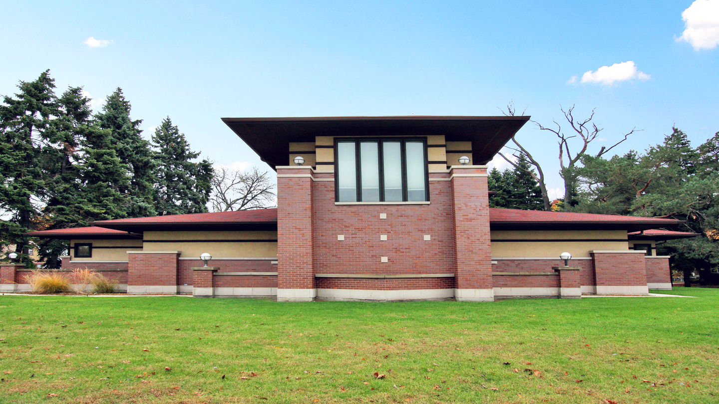 Front exterior building at Mount Auburn Funeral Home