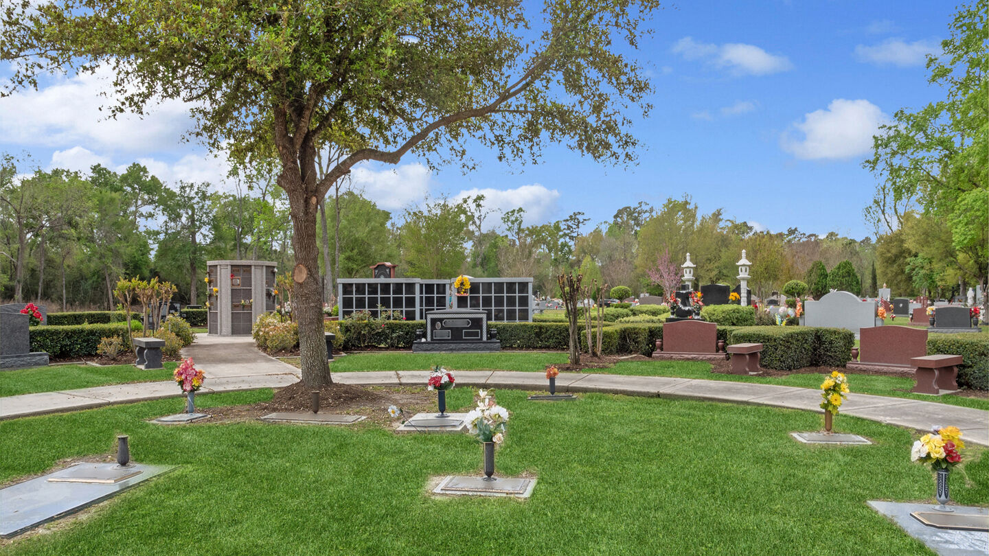 Cemetery grounds at Earthman Resthaven Funeral Home and Cemetery