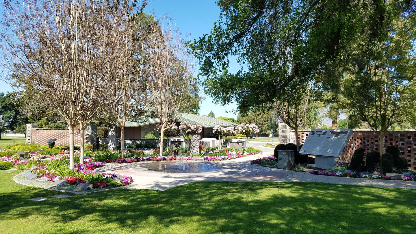 Water feature at Oakdale Mortuary